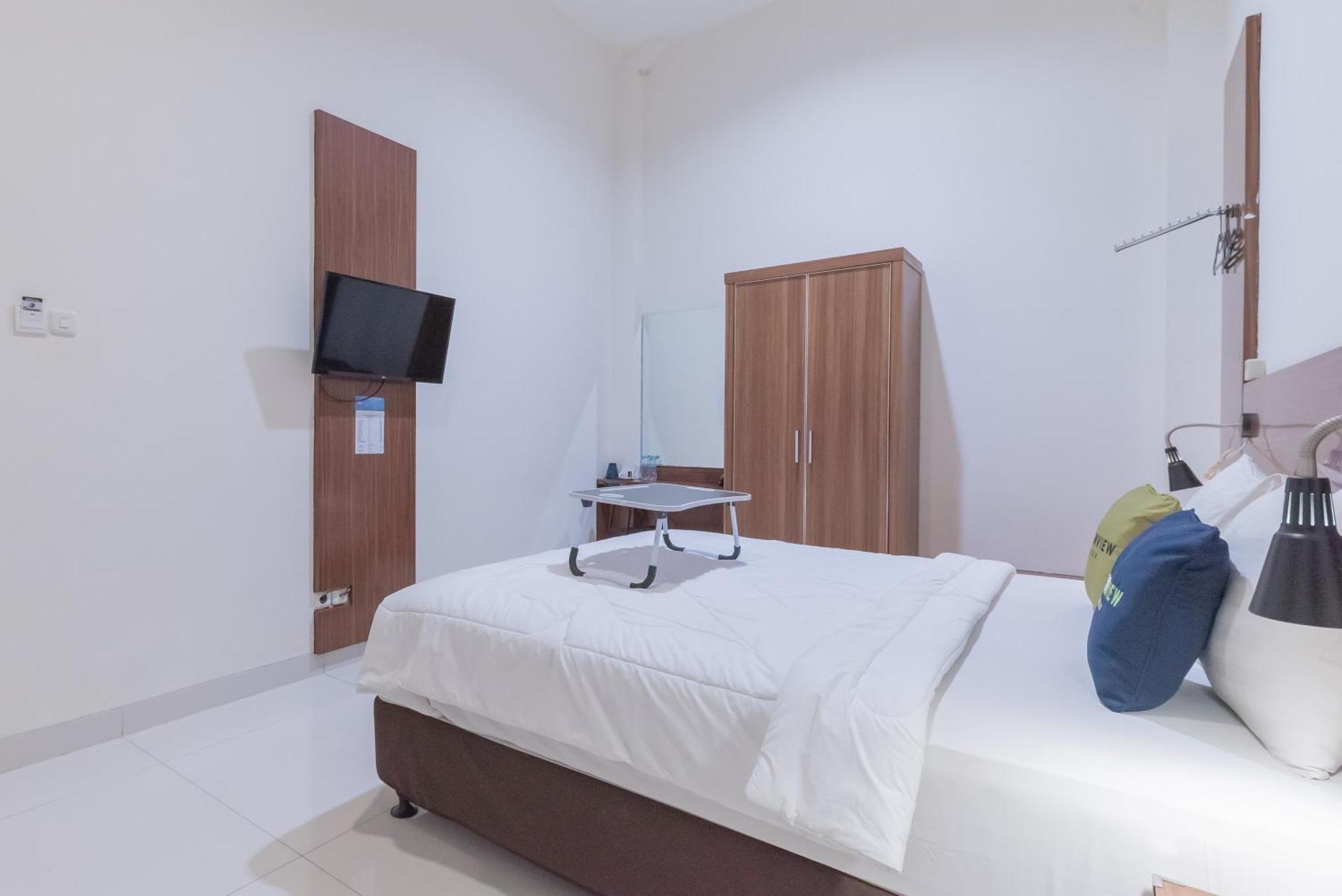Urbanview Darmo Residence Bandung Exterior foto