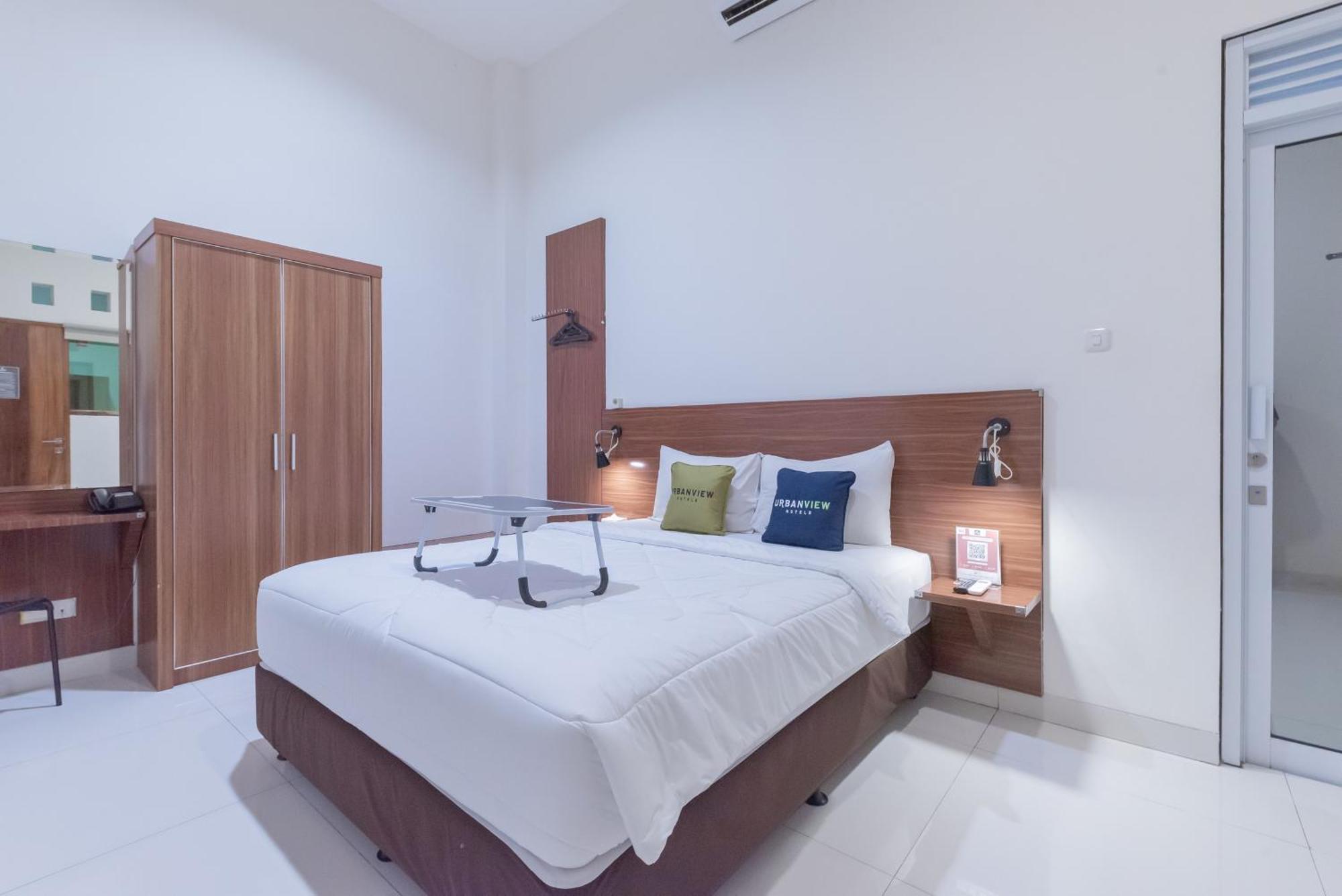 Urbanview Darmo Residence Bandung Exterior foto