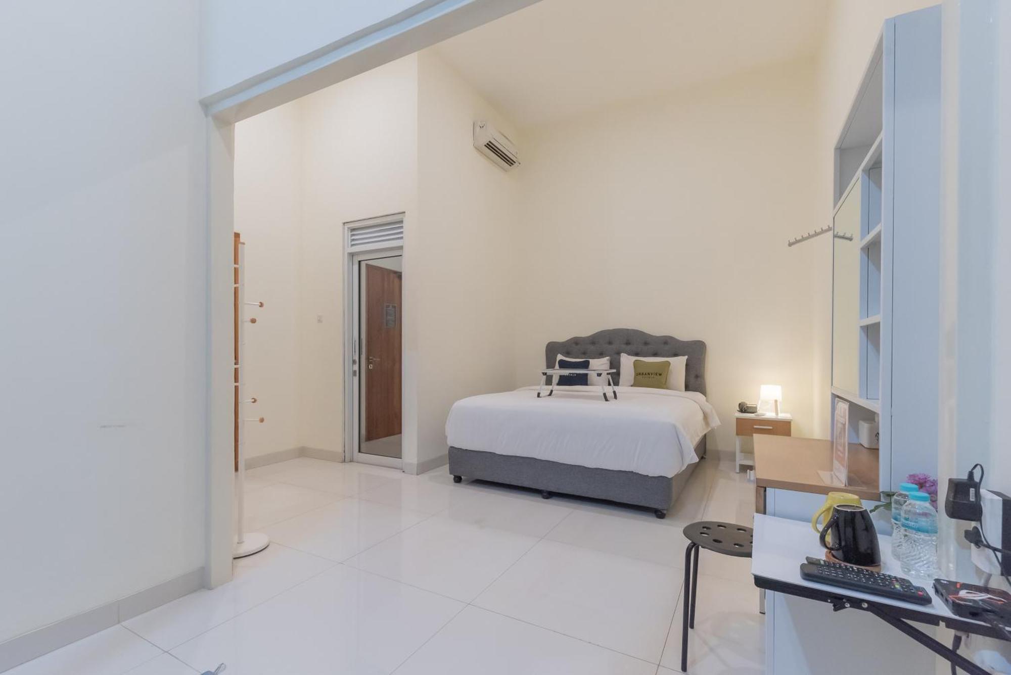Urbanview Darmo Residence Bandung Exterior foto