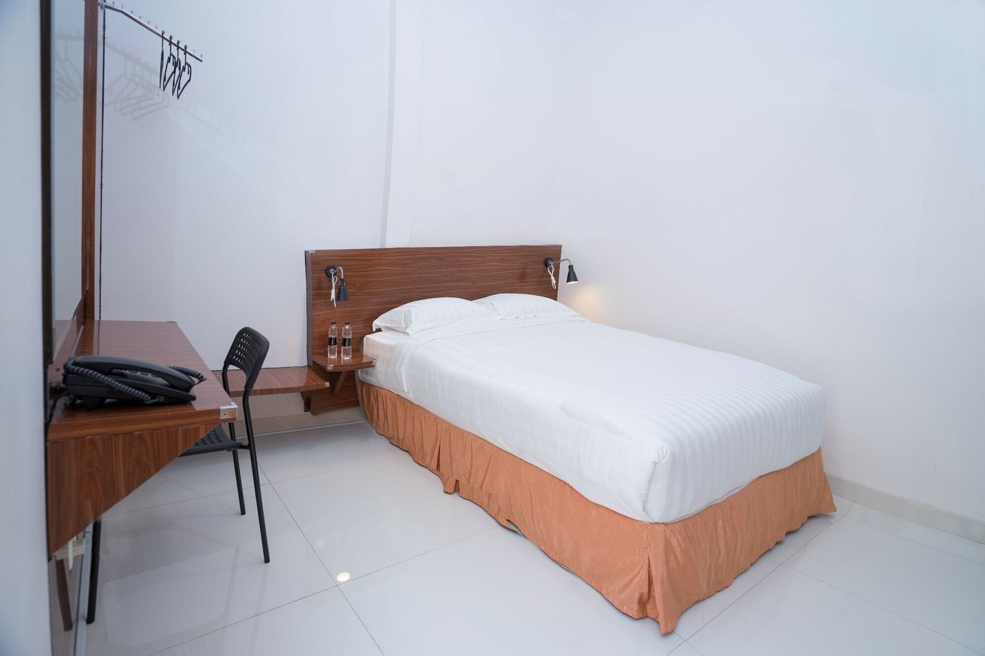 Urbanview Darmo Residence Bandung Exterior foto
